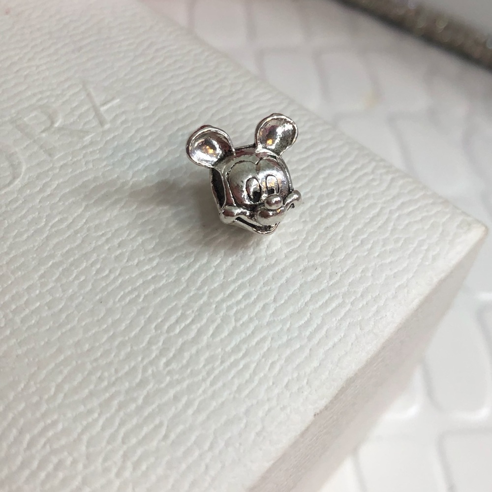 Autentic pandora mikckey new never used 🚨🚨🙀🥰🐭